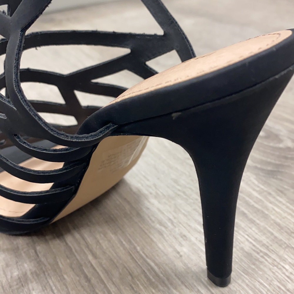 Madden girl cages heel - Picture 7 of 8